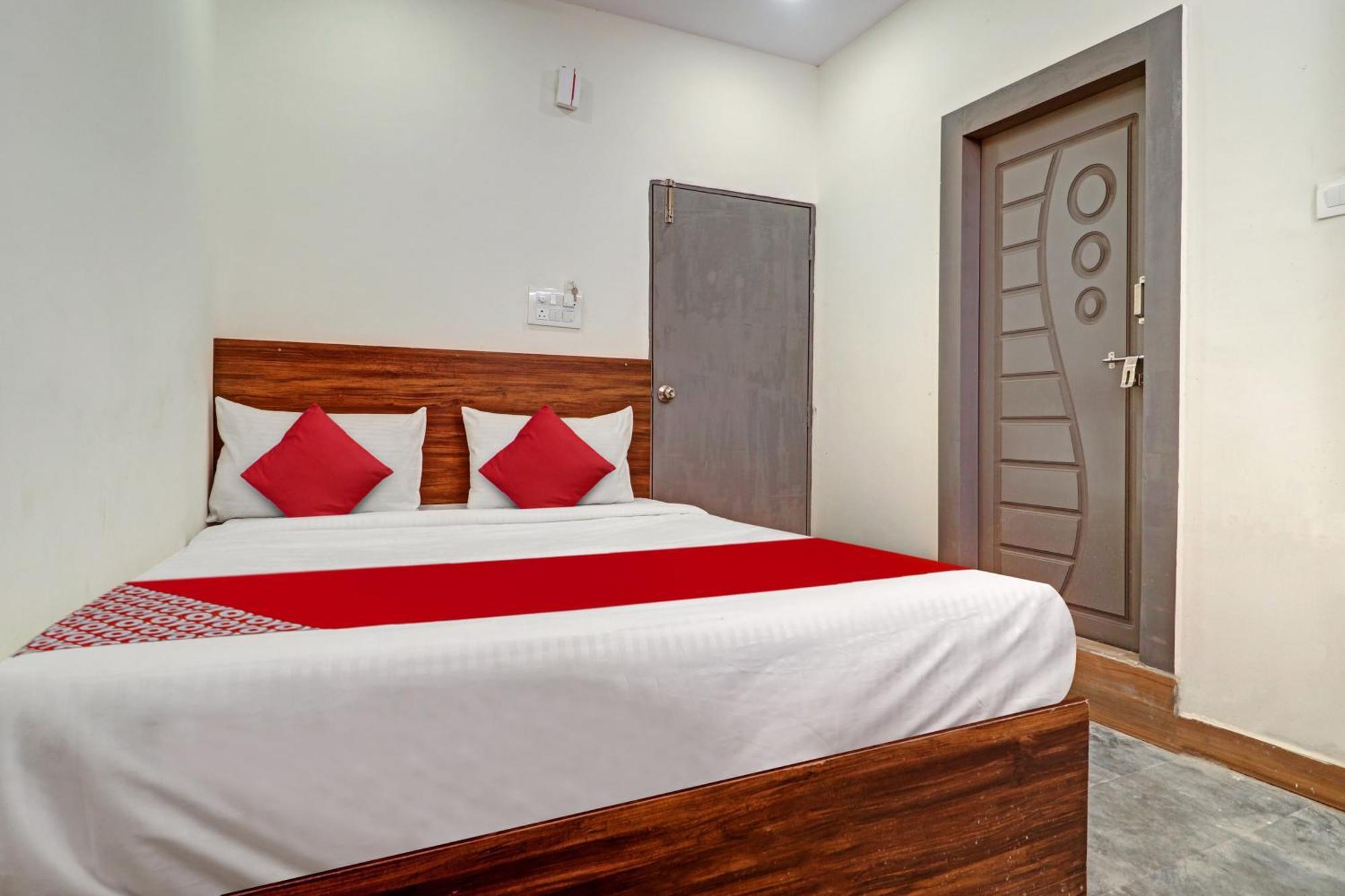 Hotel O Lavish Stay Sururnagar Bagian luar foto