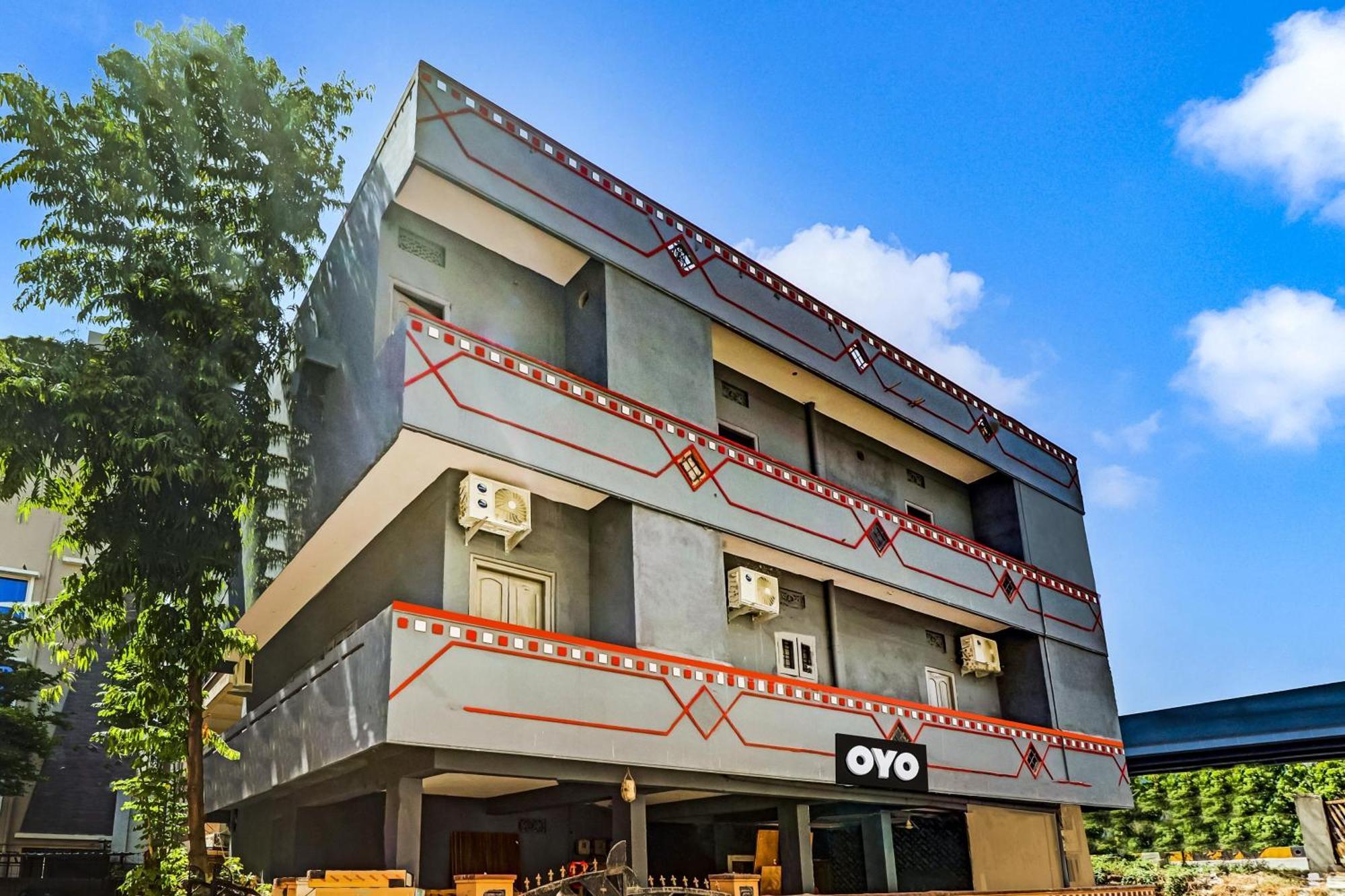 Hotel O Lavish Stay Sururnagar Bagian luar foto