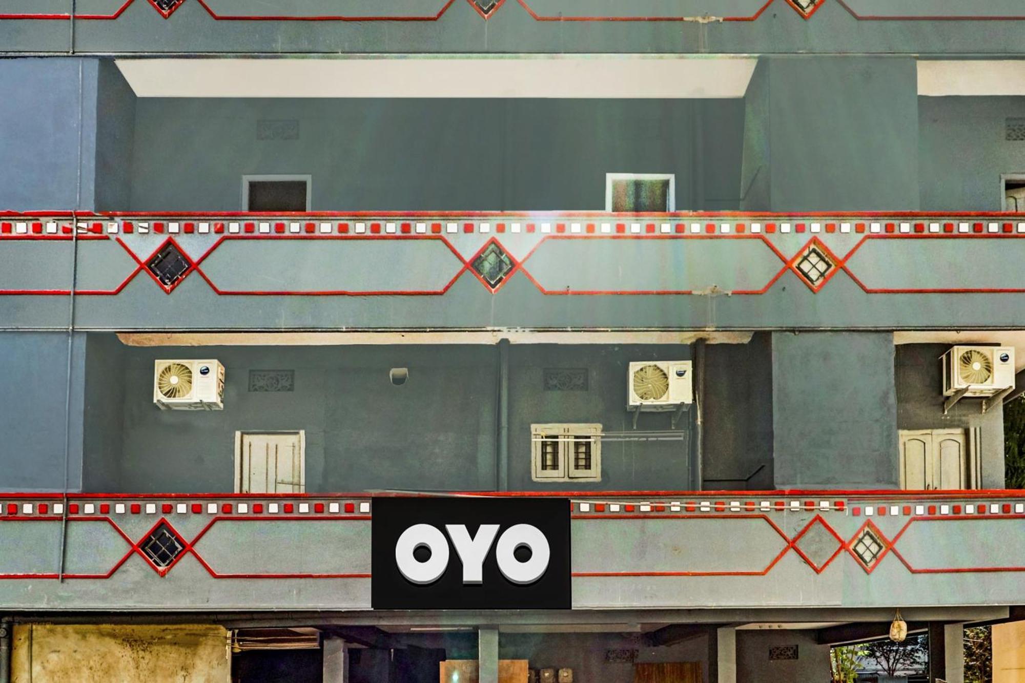 Hotel O Lavish Stay Sururnagar Bagian luar foto